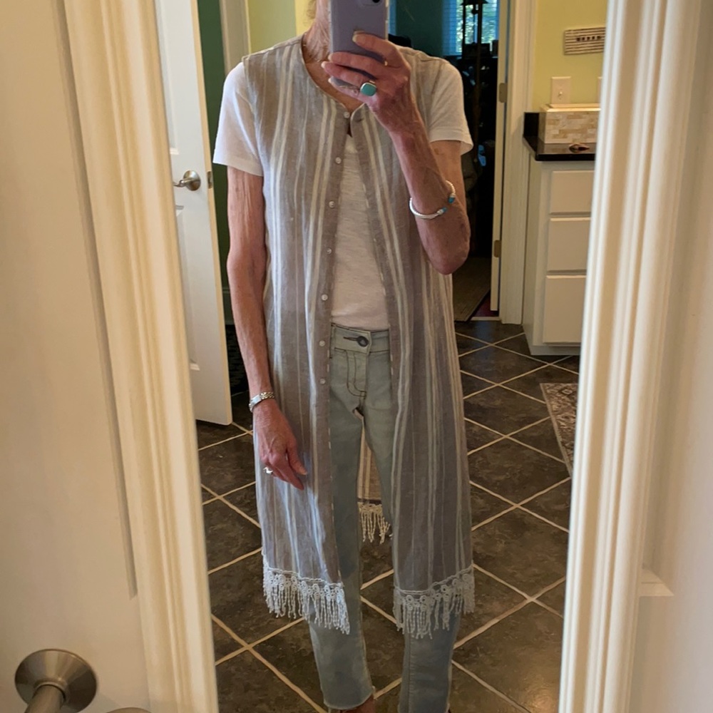 ZARA GRAY/WHITE VEST sz Medium